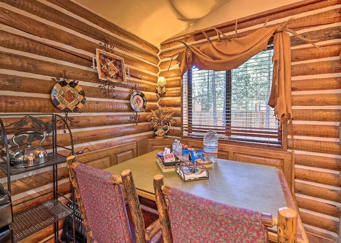 Family & Dog Friendly: Rustic Lakeside * Pinetop-Lakeside