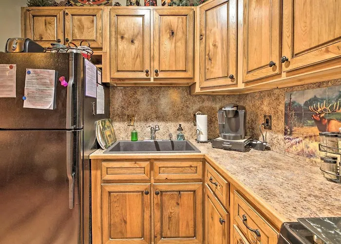 Family & Dog Friendly: Rustic Lakeside * Pinetop-Lakeside