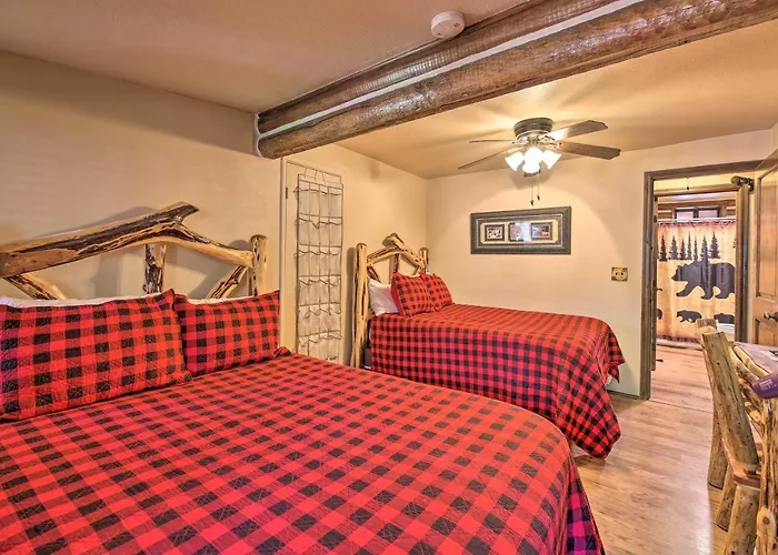Family & Dog Friendly: Rustic Lakeside Pinetop-Lakeside