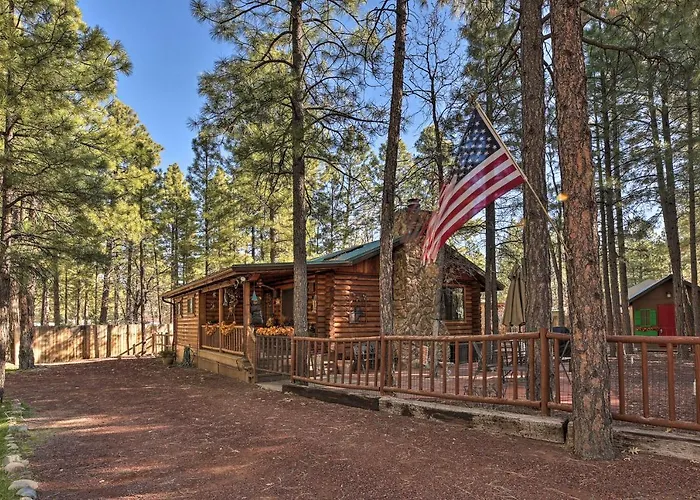 Family & Dog Friendly: Rustic Lakeside Pinetop-Lakeside